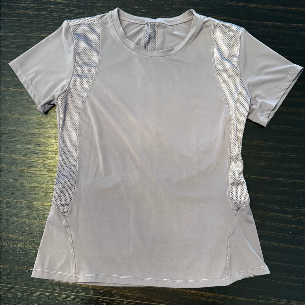 LOT (13 pieces) of running/workout clothes. - Picture 13 of 16